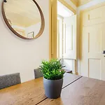 Дом отдыха Guestready - Classical Portuguese Style Family In Bohomeain Alfama